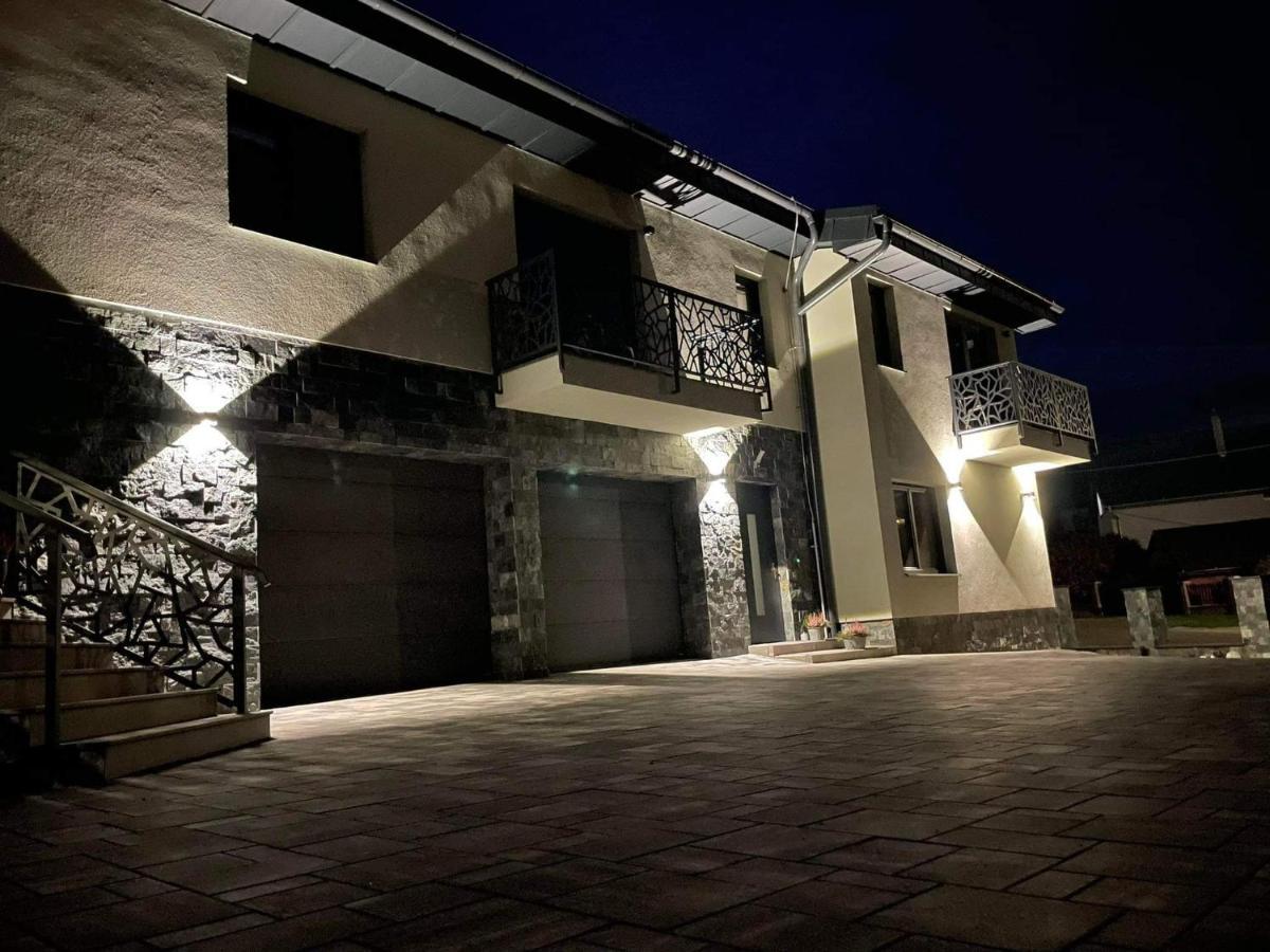 ורבוב Apartmany Zaky מראה חיצוני תמונה